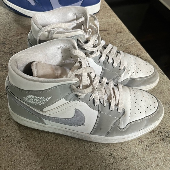 Womens Air Jordan 1 Mid ‘Wolf Grey Aluminum’ - Picture 1 of 4
